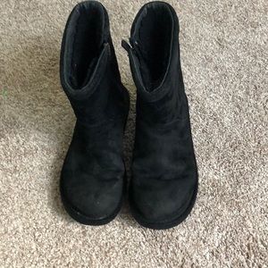 UGG Roslyn black sued boots
